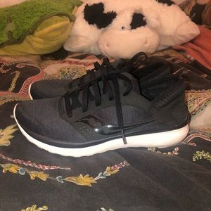 Saucony black sneakers 😊
